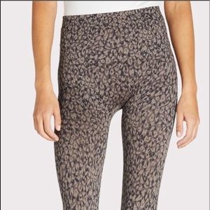 Spanx Mini Leopard Essential Seamless 